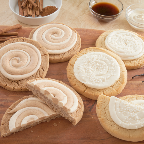 KING KRUMB_Sweet Vanilla & Cinn Swirl Box_LIFESTYLE 1