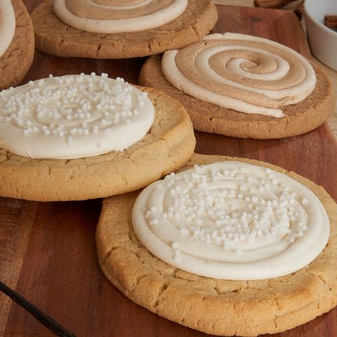 KING KRUMB_Sweet Vanilla & Cinn Swirl Box_LIFESTYLE 2